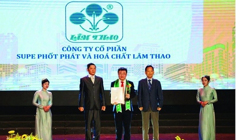 Toward the Celebration of the 63rd Anniversary of Lam Thao Superphosphate Company: From following President Ho Chi Minh’s wish to a national brand