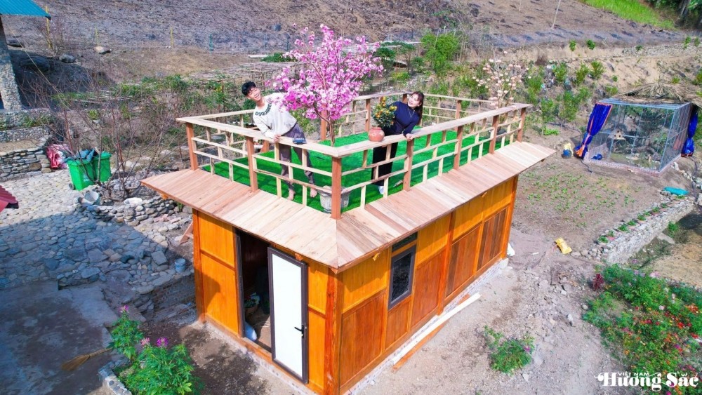 Leaving the city behind: Young couple turns barren land into a thriving business, earning hundreds of millions per month