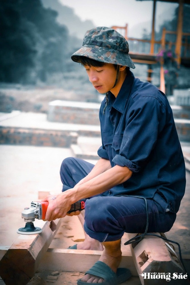 Leaving the city behind: Young couple turns barren land into a thriving business, earning hundreds of millions per month