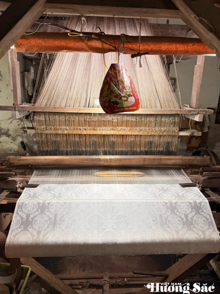 Van Phuc Silk Village: Weaving tranquility through memories and colors