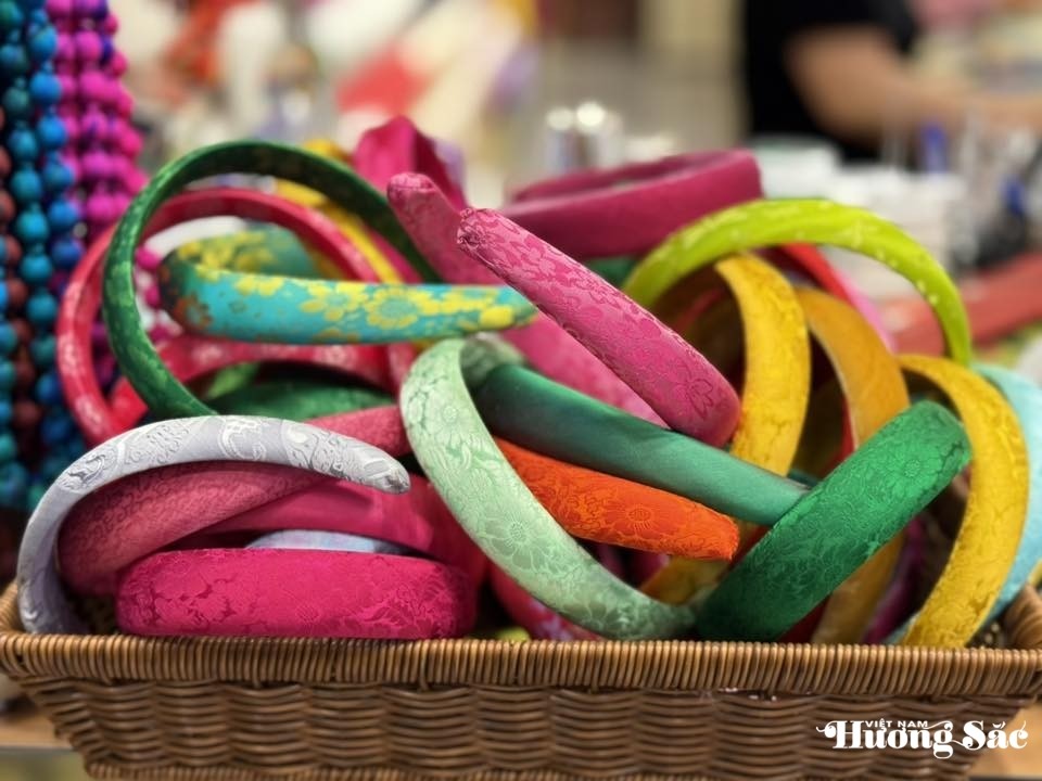 Van Phuc Silk Village: Weaving tranquility through memories and colors