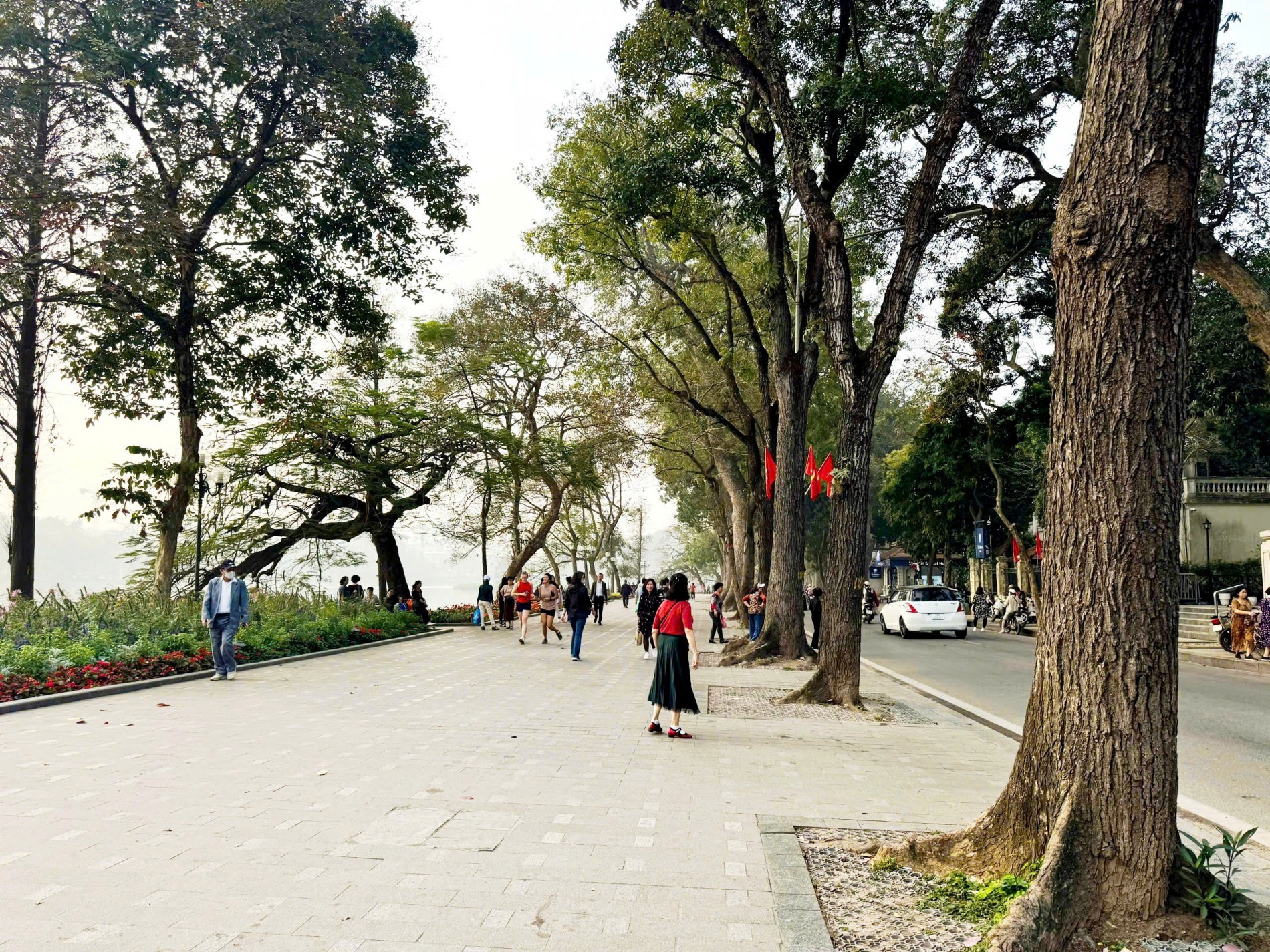 Deteriorating air quality: Time for Hanoi to make bold investments in green spaces