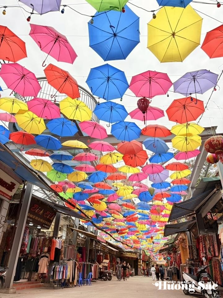 Van Phuc Silk Village: Weaving tranquility through memories and colors