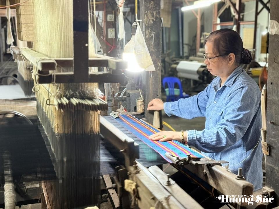 Van Phuc Silk Village: Weaving tranquility through memories and colors