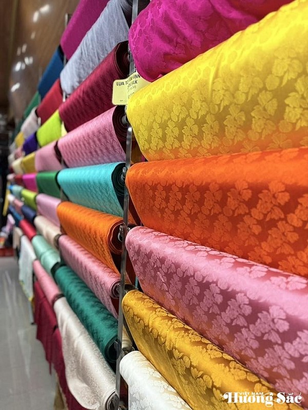 Van Phuc Silk Village: Weaving tranquility through memories and colors