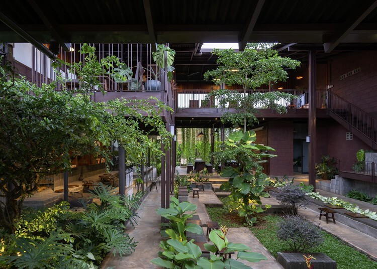 Coffee commune: A Green architectural space for community memory