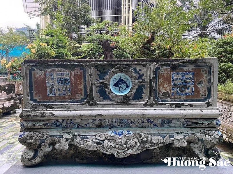 The 9X artist turns water hyacinth into living art