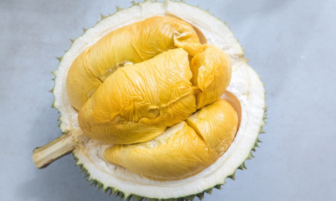 Cơm sầu riêng Kanyao vàng óng, mịn như kem, giữ được độ săn chắc kể cả khi chín muồi – xứng danh đặc sản đắt nhất thế giới.
